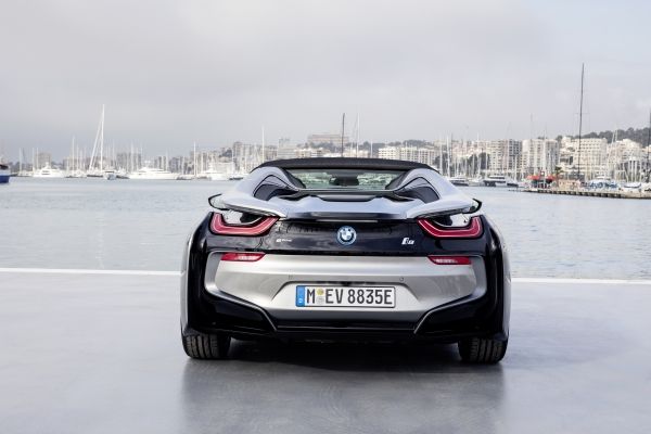 P90301896_lowRes_bmw-i8-roadster-04-2